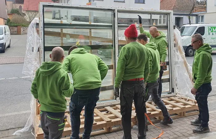 Fenster-Lösung von DMK Bau Reichelsheim mit 3-fach-Verglasung und Einbruchschutz-Beschlägen.